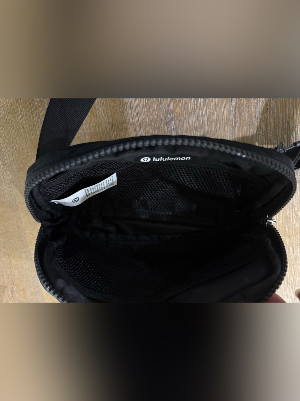 Lululemon Everywhere Belt Bag in Black 1L - Picture 4 of 5